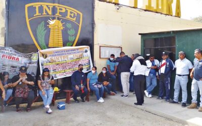 Más de 250 trabajadores penitenciarios paralizan sus labores