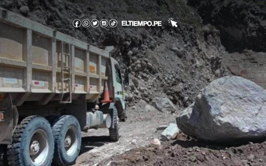 Arequipa: Lluvias intensas provocaron deslizamientos de rocas y piedras en carreteras