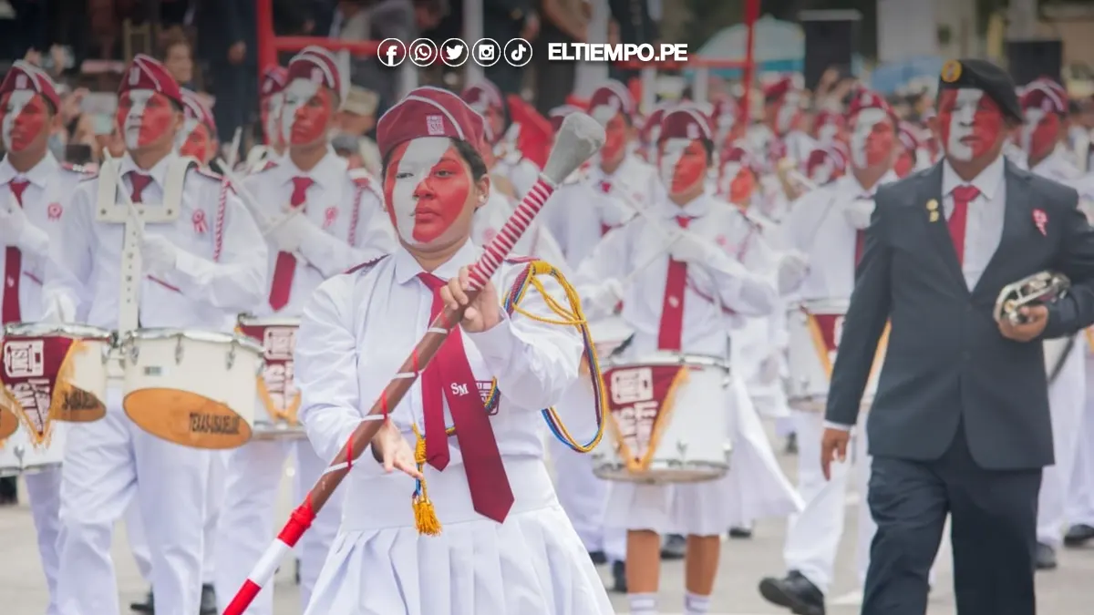 Desfile escolar en Piura