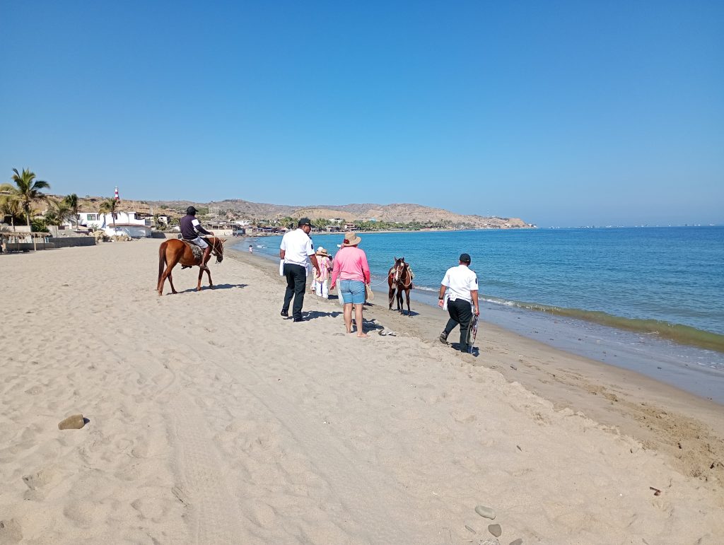 Evacúan a trabajadores de Hoteles,Tsunami,Máncora hoy