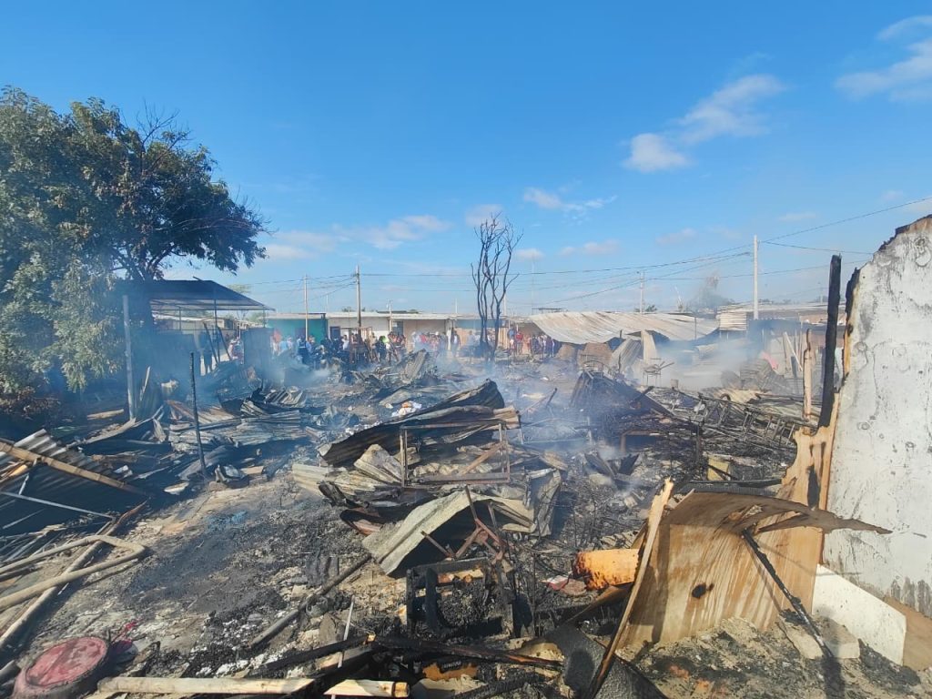 Fuego consumió varias viviendas de material rústico/FOTO: El Tiempo