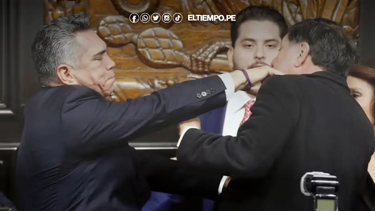 ¡Escándalo! Senadores mexicanos se enfrentan a golpes en plena sesión legislativa ¡Escándalo! Senadores mexicanos se enfrentan a golpes en plena sesión legislativa
