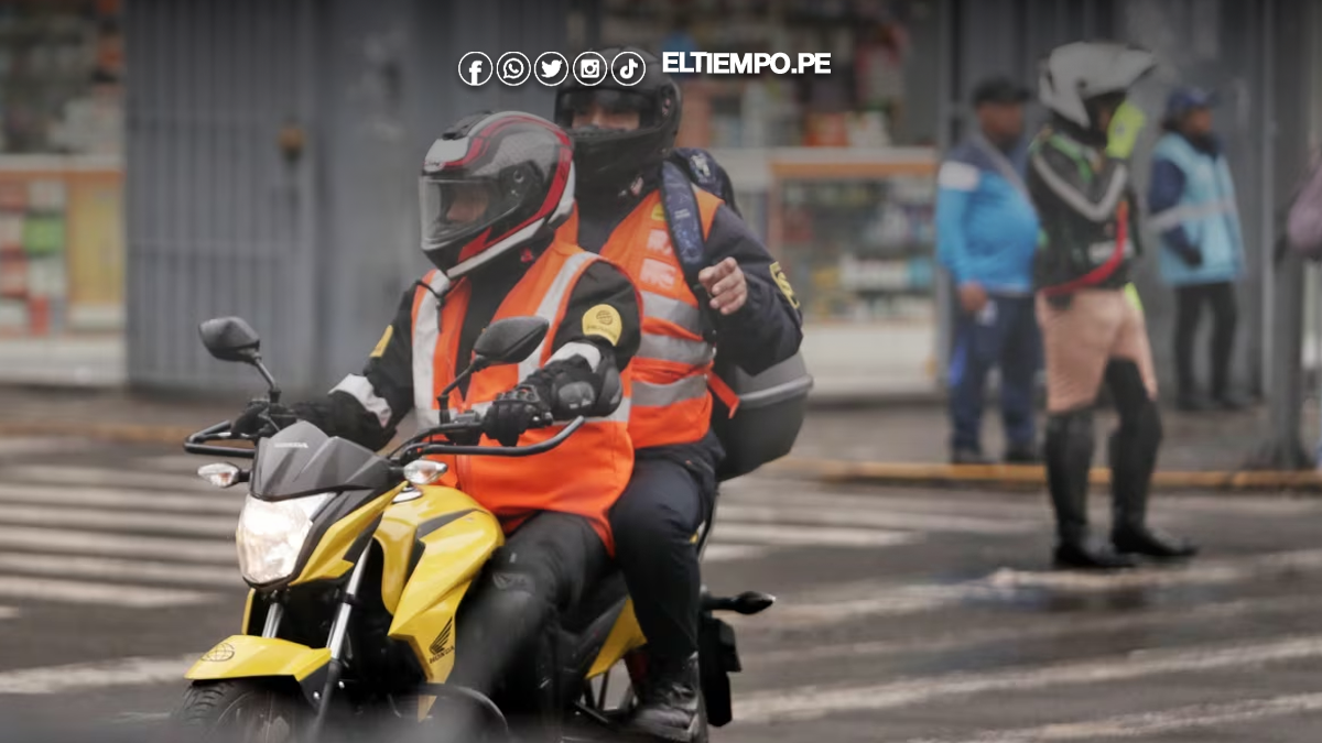 motociclistas con chalecos motociclistas con chalecos