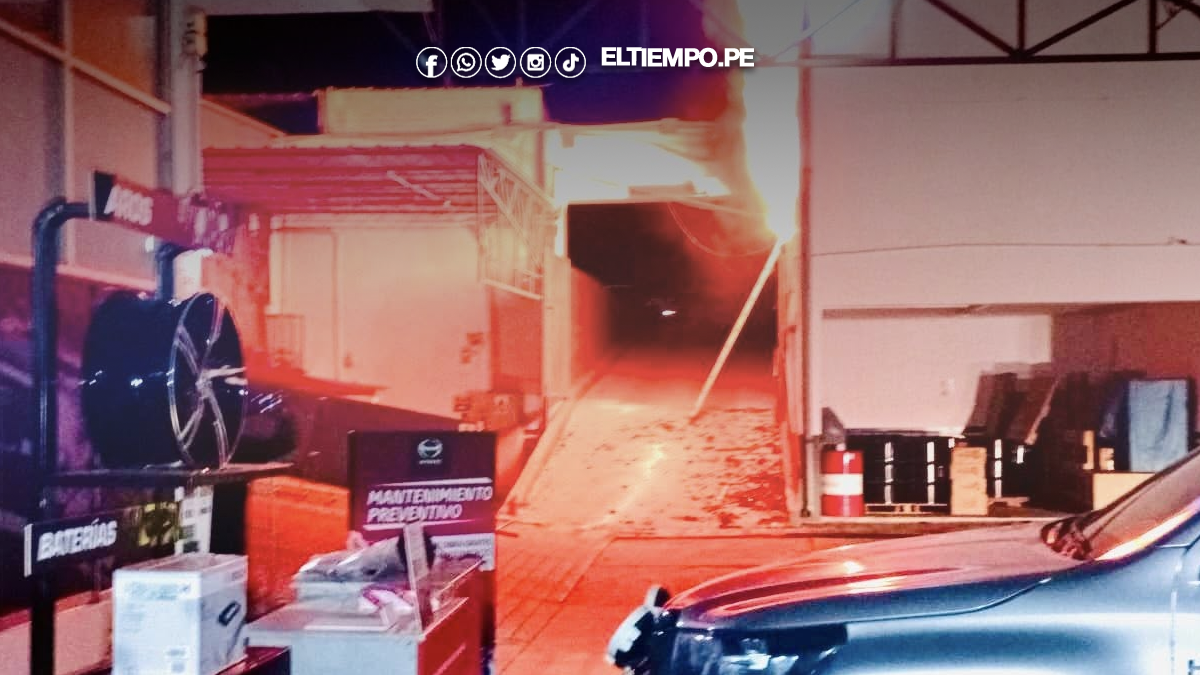 delincuentes reducen a vigilantes y provocan incendio en almacén de autos