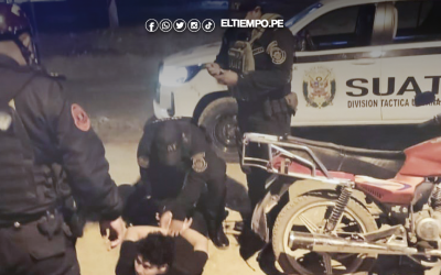 Caen dos adolescentes y un adulto con armas