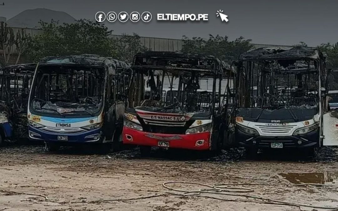 Lima: incendio en cochera destruye 18 buses de transporte público durante la madrugada en Ate